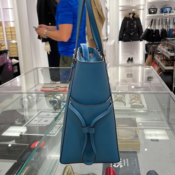 Michael Kors Gilly Large Drawstring Travel Leather Top Zip Tote
 Color: TEAL
NWT - Picture 12 of 16